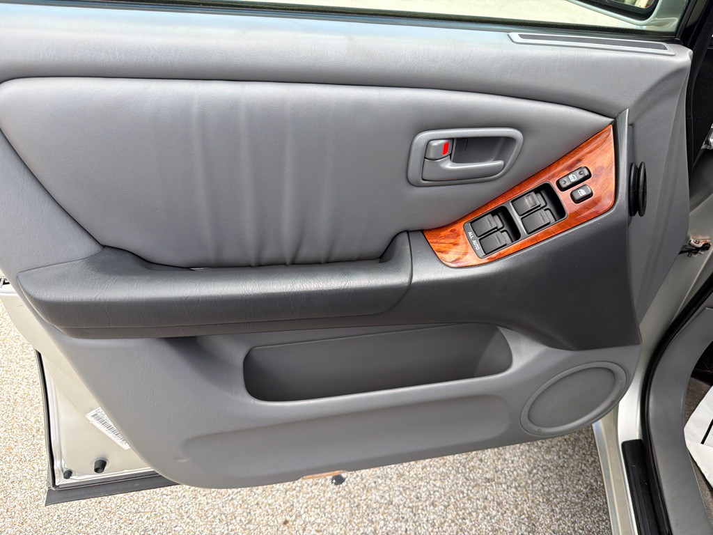 1999 Lexus RX Image 13