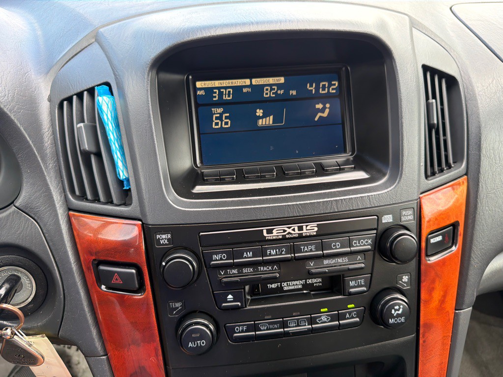 1999 Lexus RX Image 16
