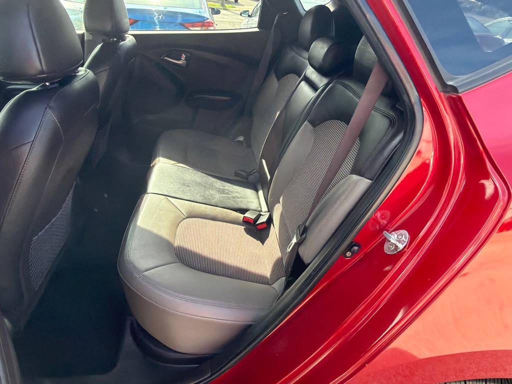 2012 Hyundai Tucson Image 10