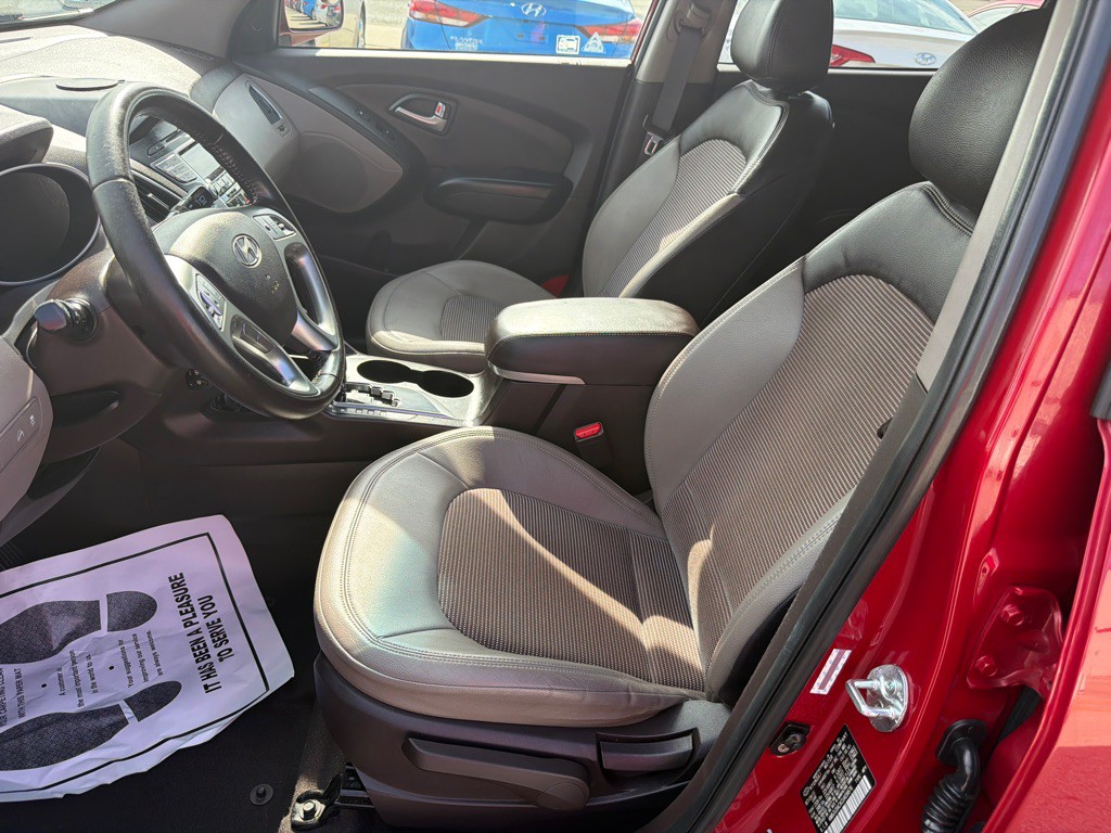 2012 Hyundai Tucson Image 11