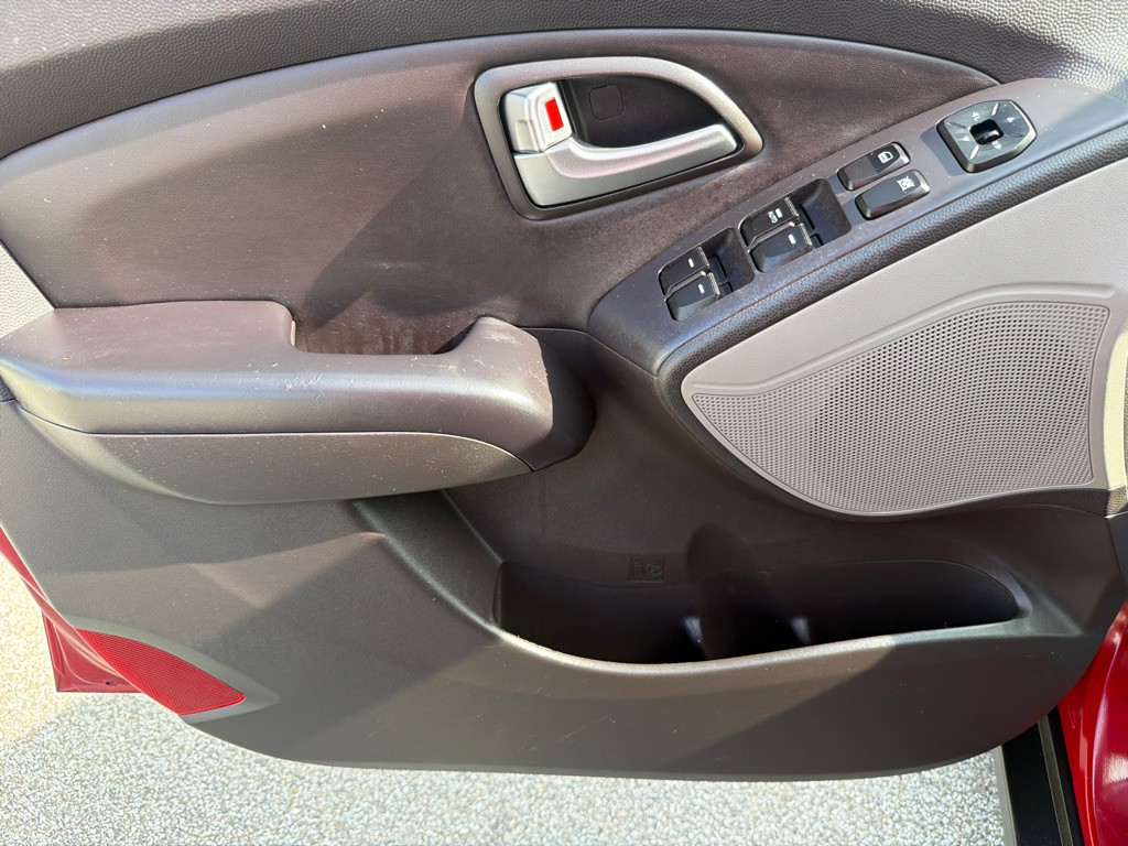 2012 Hyundai Tucson Image 12