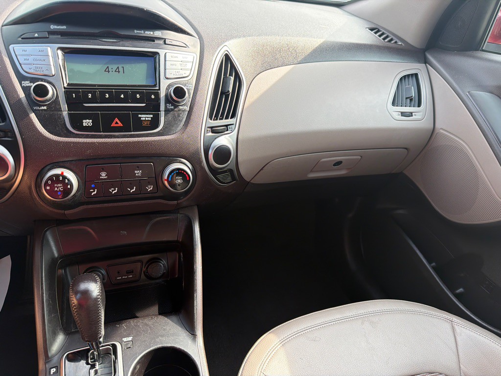 2012 Hyundai Tucson Image 16
