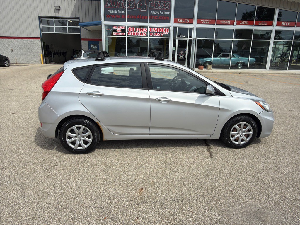 2012 Hyundai Accent Image 1