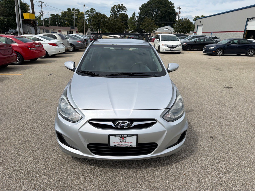 2012 Hyundai Accent Image 3