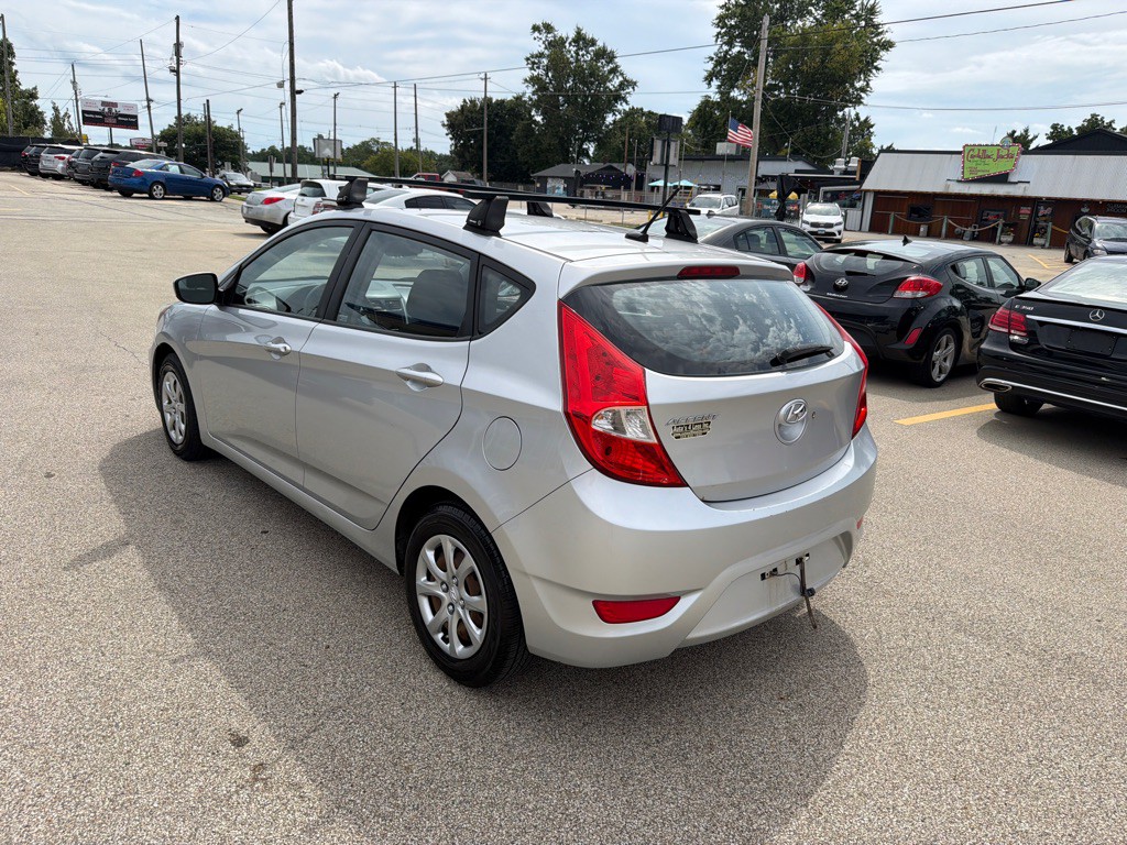 2012 Hyundai Accent Image 6