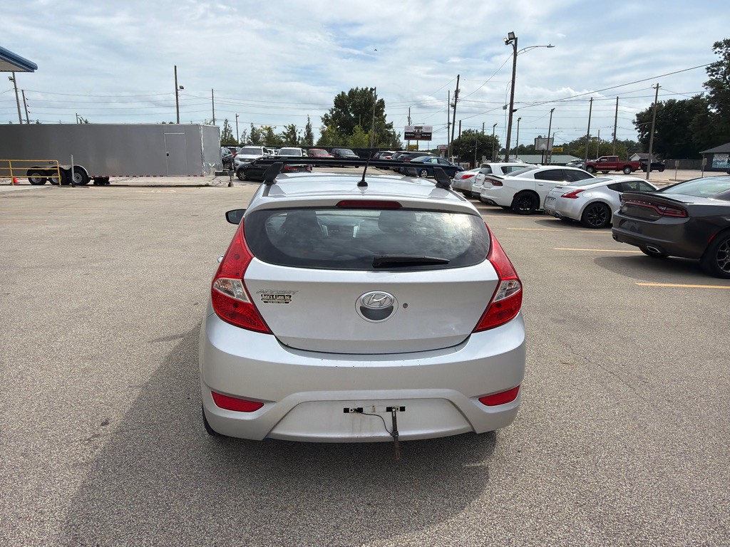 2012 Hyundai Accent Image 7