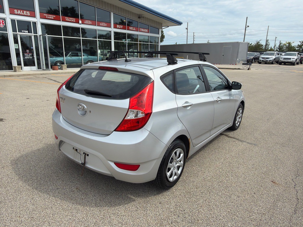 2012 Hyundai Accent Image 8