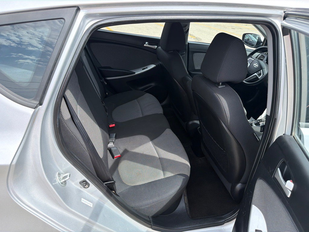 2012 Hyundai Accent Image 10