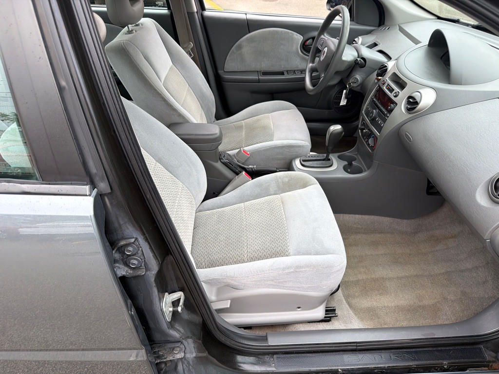 2006 Saturn ION Image 9