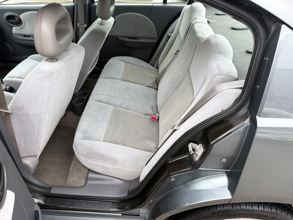 2006 Saturn ION Image 11
