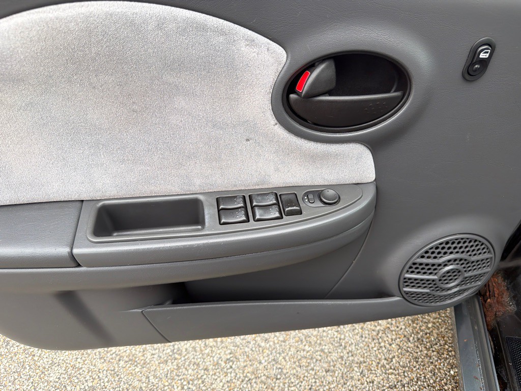 2006 Saturn ION Image 13