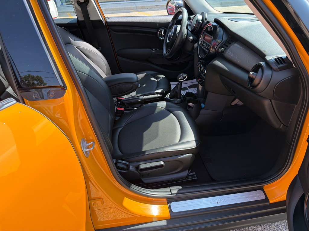2016 MINI Cooper Image 10