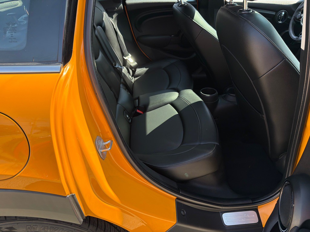 2016 MINI Cooper Image 11
