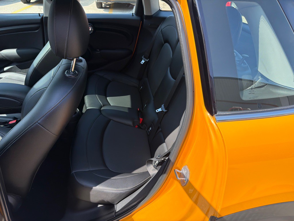 2016 MINI Cooper Image 13