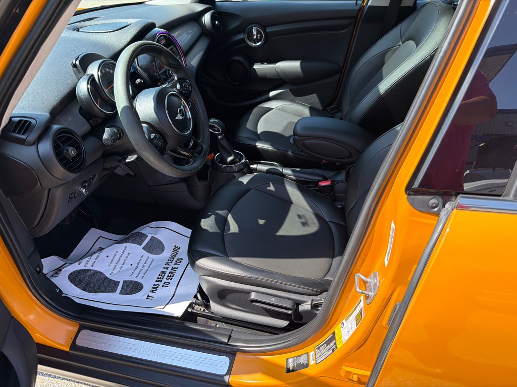 2016 MINI Cooper Image 14