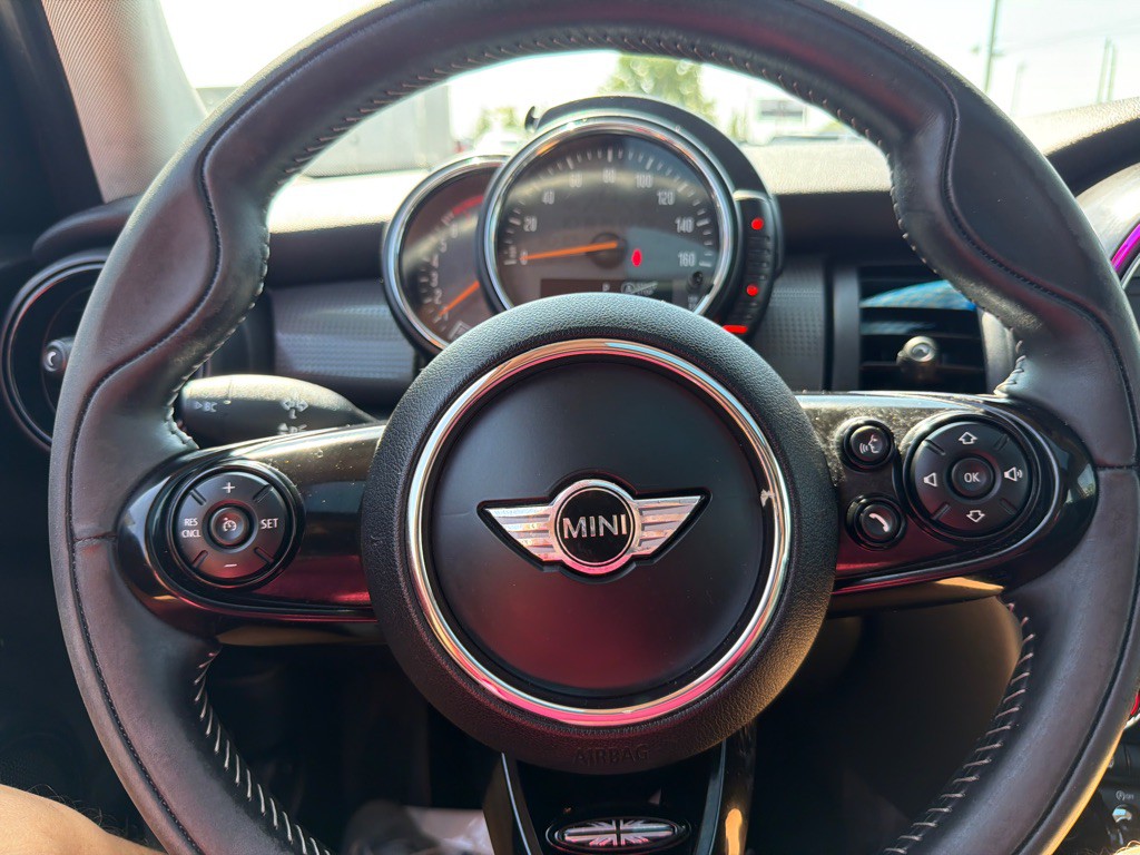 2016 MINI Cooper Image 18