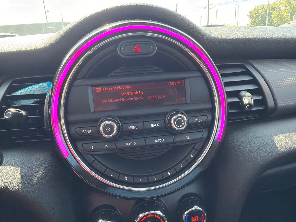 2016 MINI Cooper Image 19