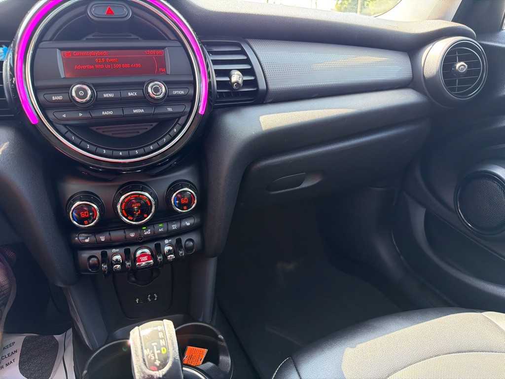 2016 MINI Cooper Image 21