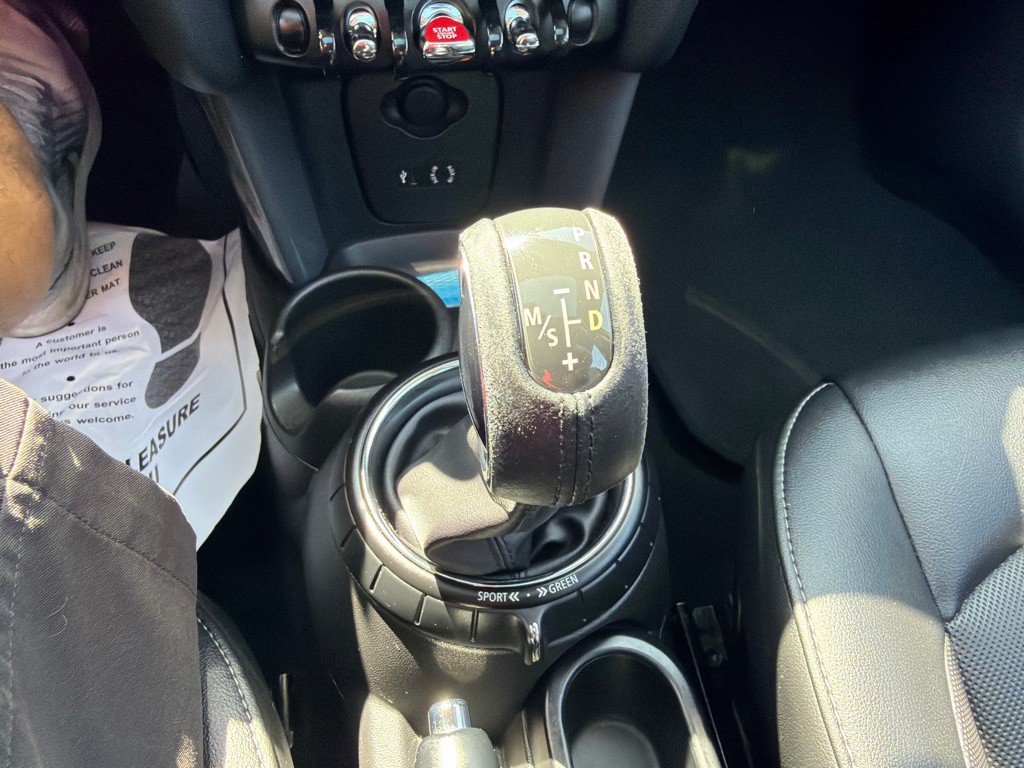 2016 MINI Cooper Image 22