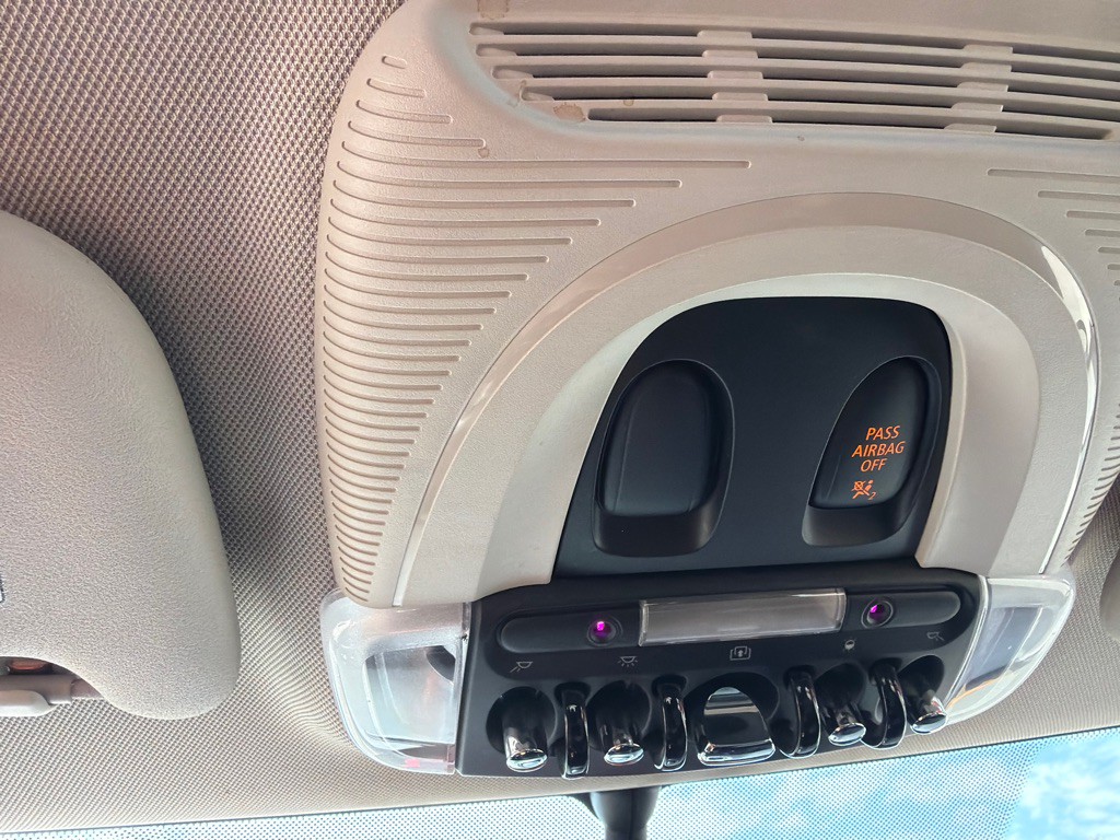 2016 MINI Cooper Image 23