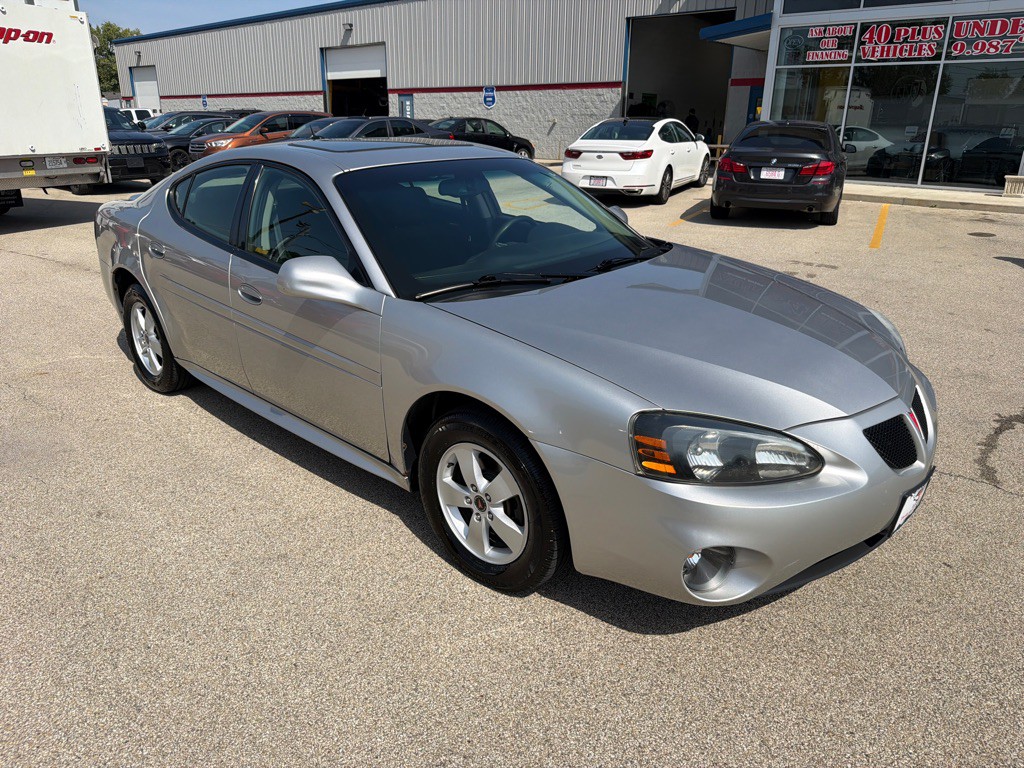2006 Pontiac Grand Prix Image 2