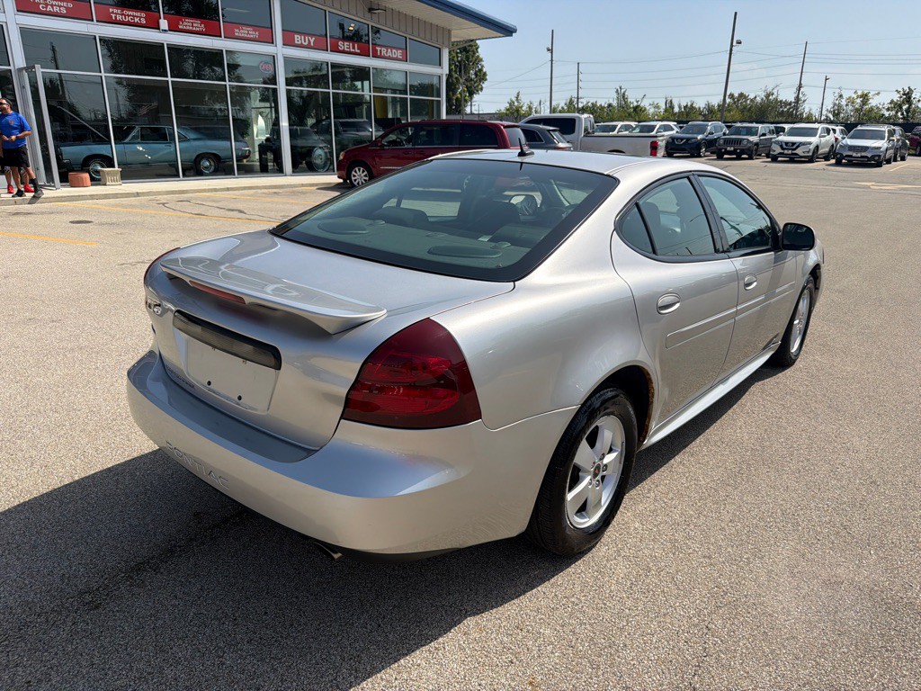 2006 Pontiac Grand Prix Image 8