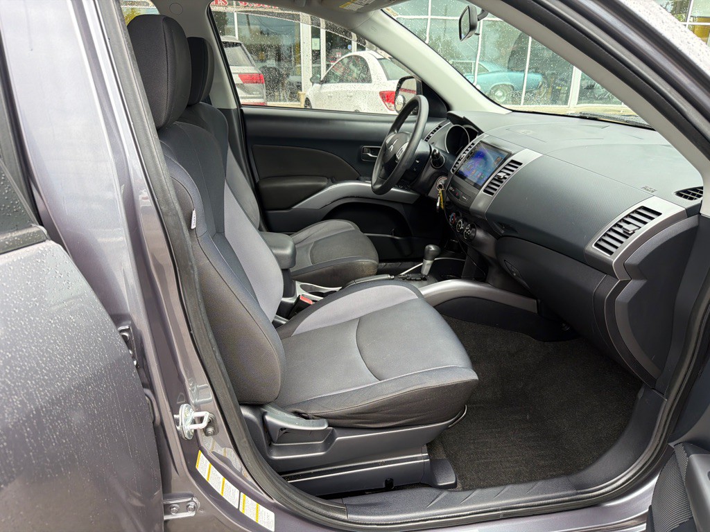 2008 Mitsubishi Outlander Image 9