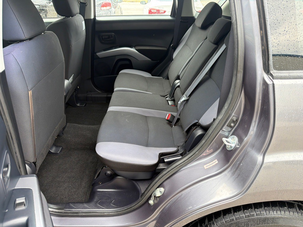 2008 Mitsubishi Outlander Image 12