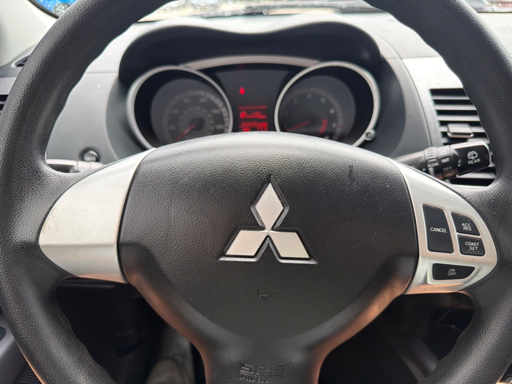 2008 Mitsubishi Outlander Image 16