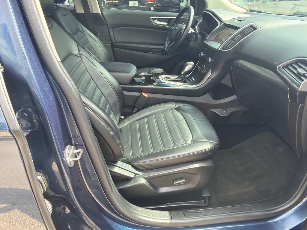 2017 Ford Edge Image 9