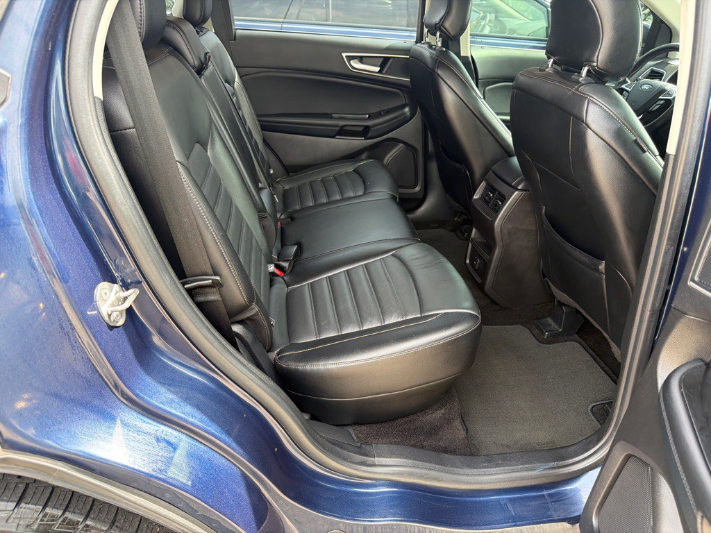 2017 Ford Edge Image 10