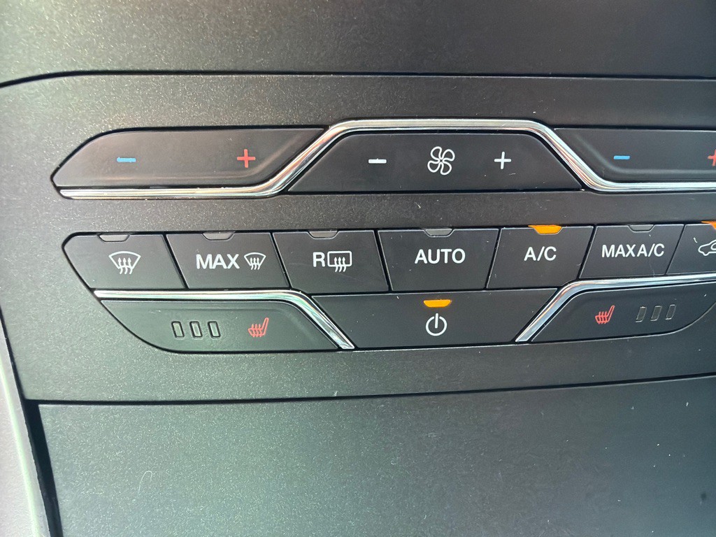 2017 Ford Edge Image 19
