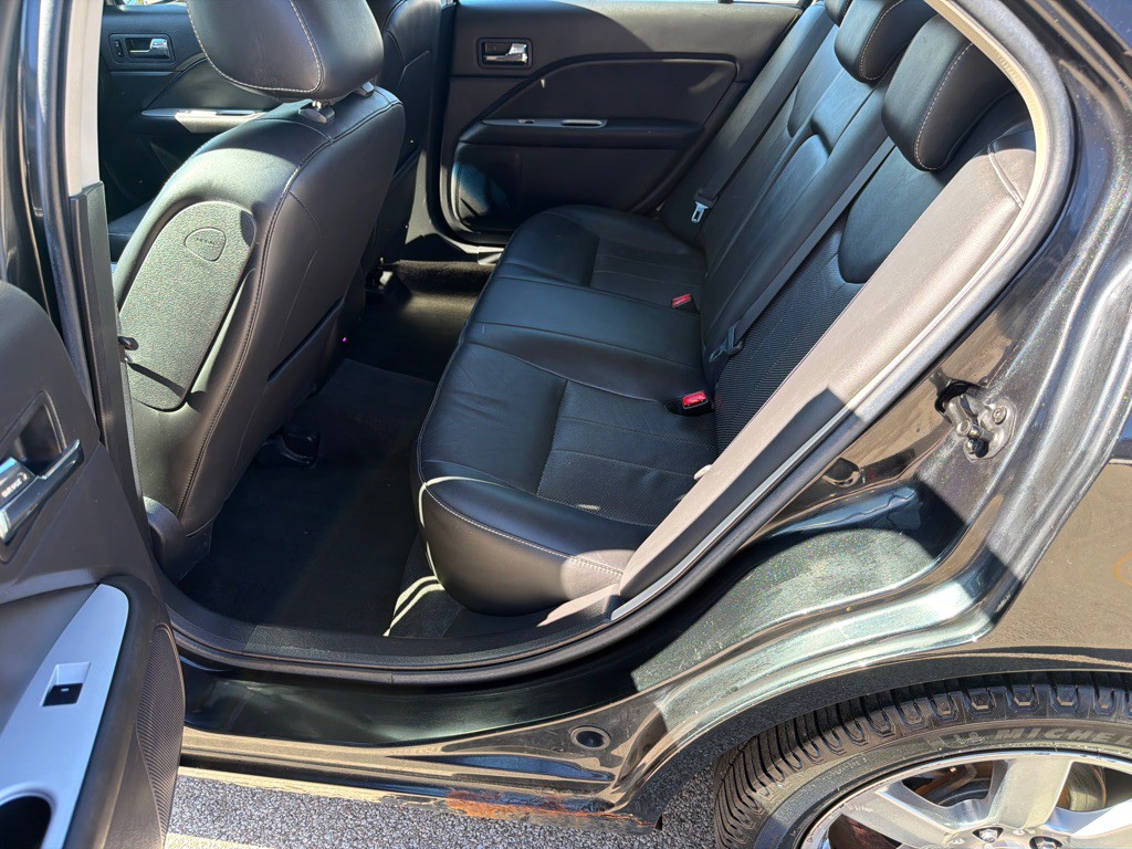 2010 Mercury Milan Image 11