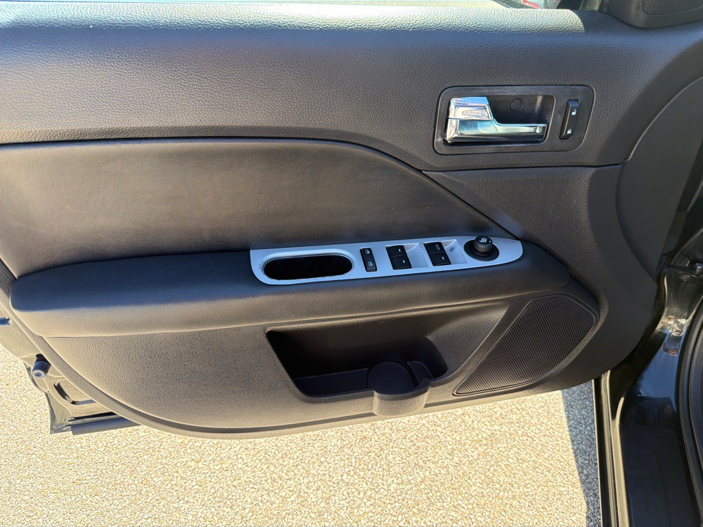 2010 Mercury Milan Image 13