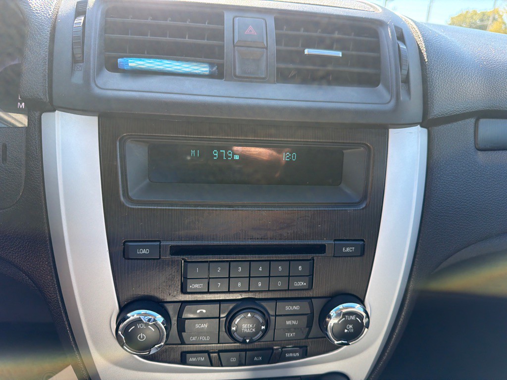 2010 Mercury Milan Image 16