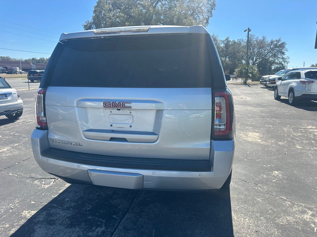 2015 GMC Yukon Image 9