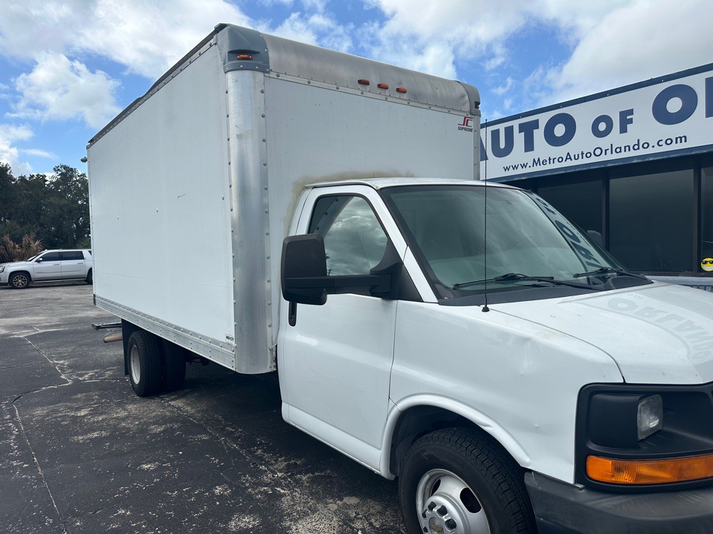 2013 Chevrolet Express Image 3