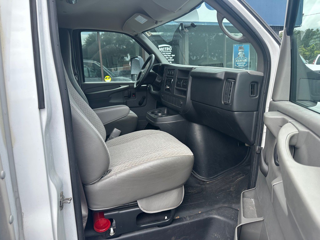 2013 Chevrolet Express Image 9