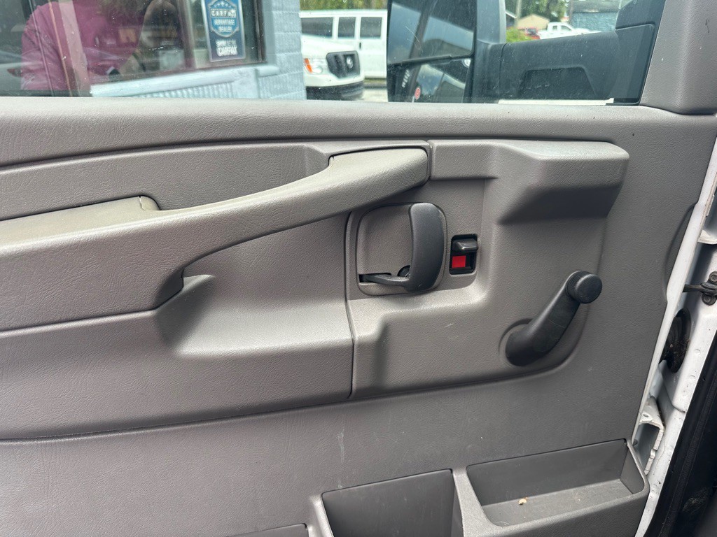 2013 Chevrolet Express Image 12