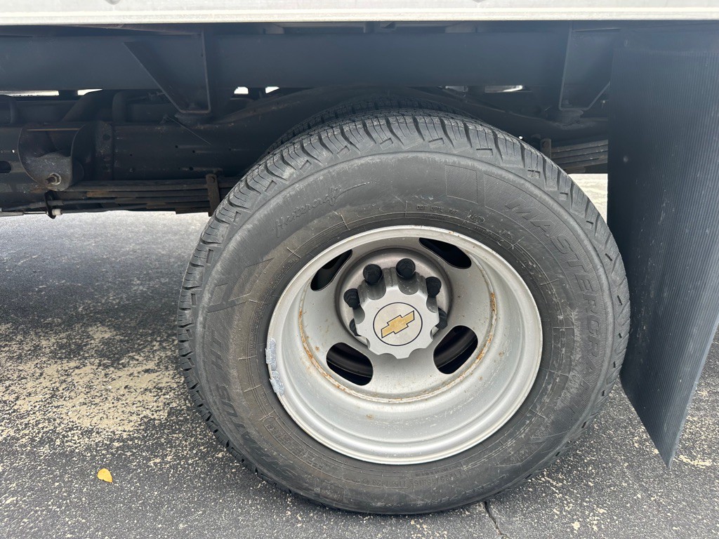 2013 Chevrolet Express Image 17