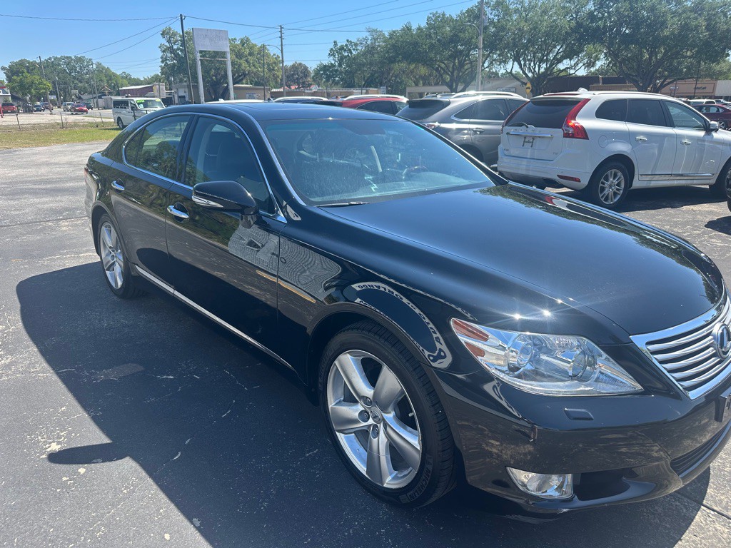 2010 Lexus LS Image 5