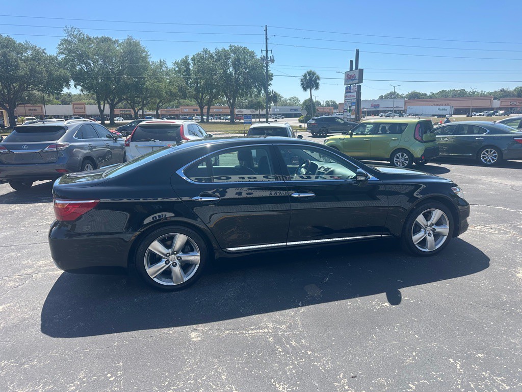 2010 Lexus LS Image 6