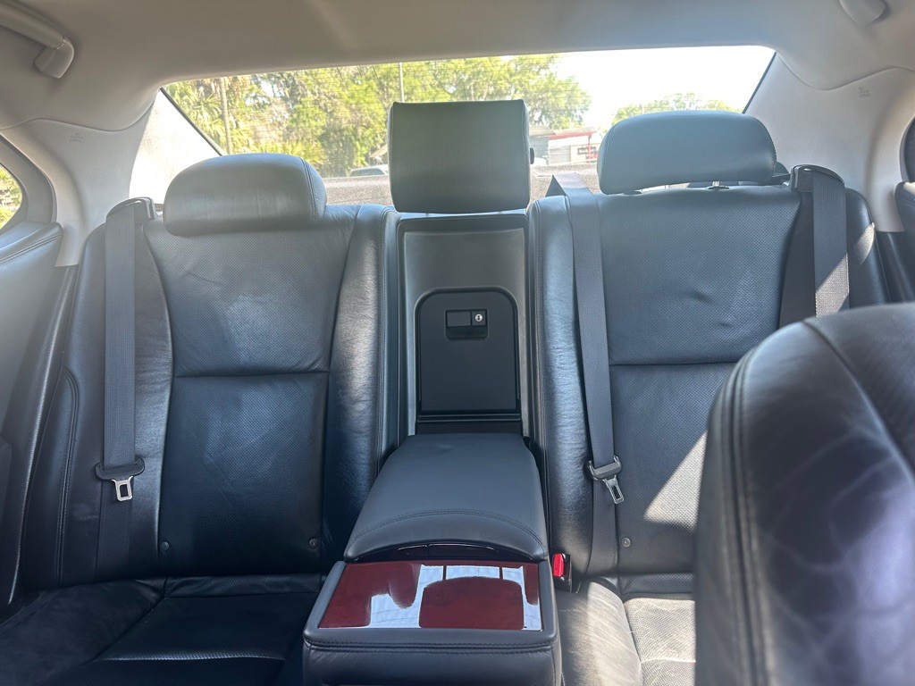 2010 Lexus LS Image 11