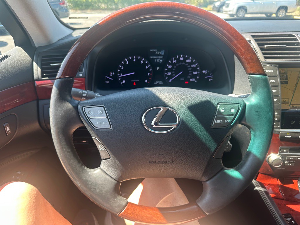 2010 Lexus LS Image 19