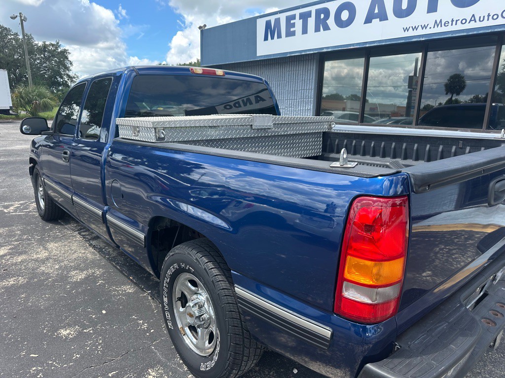 2000 Chevrolet Silverado 1500 Image 2