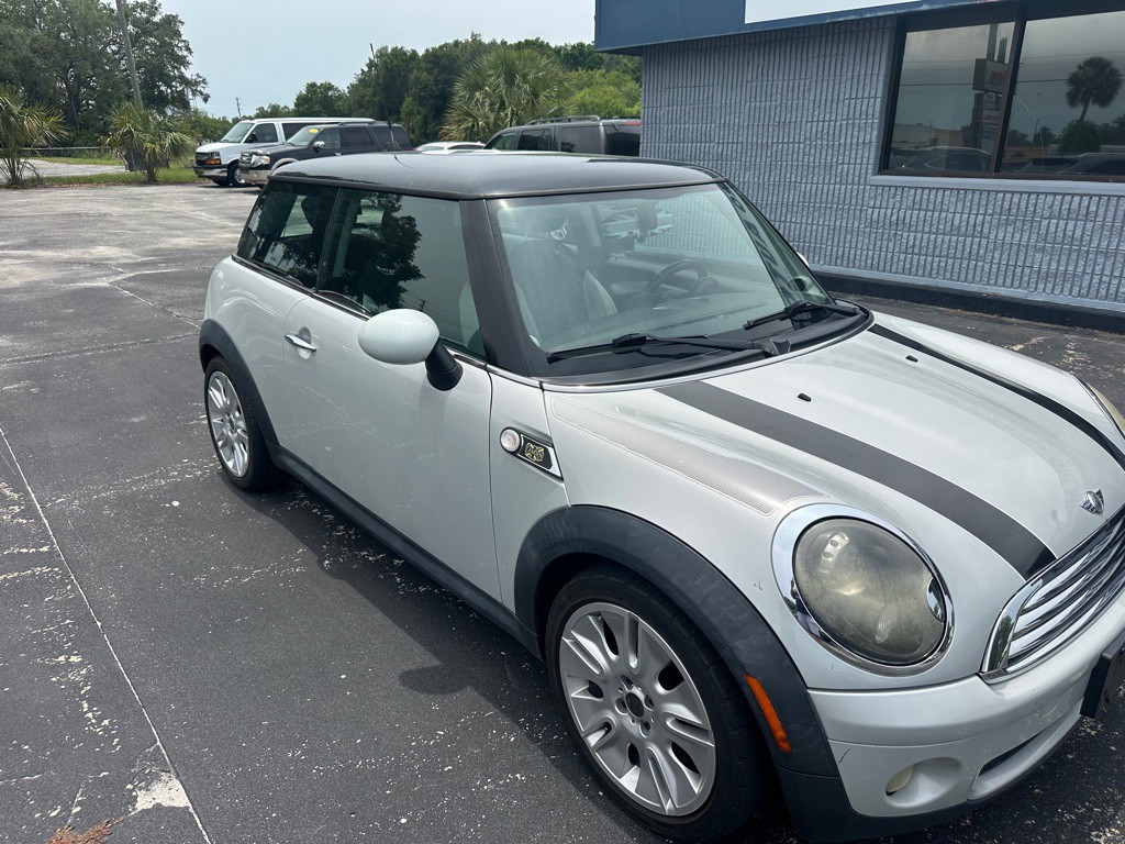 2010 MINI Cooper Image 3