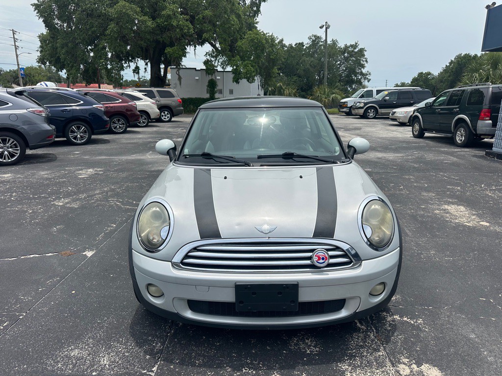 2010 MINI Cooper Image 4