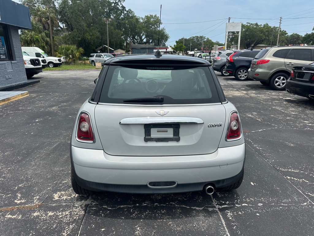 2010 MINI Cooper Image 8