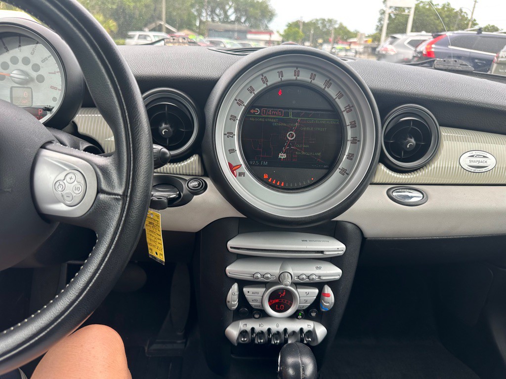 2010 MINI Cooper Image 12