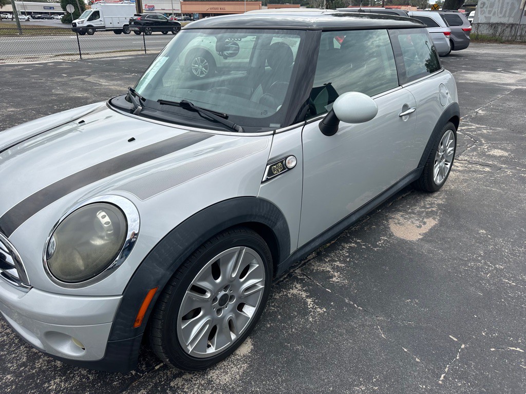 2010 MINI Cooper Image 5